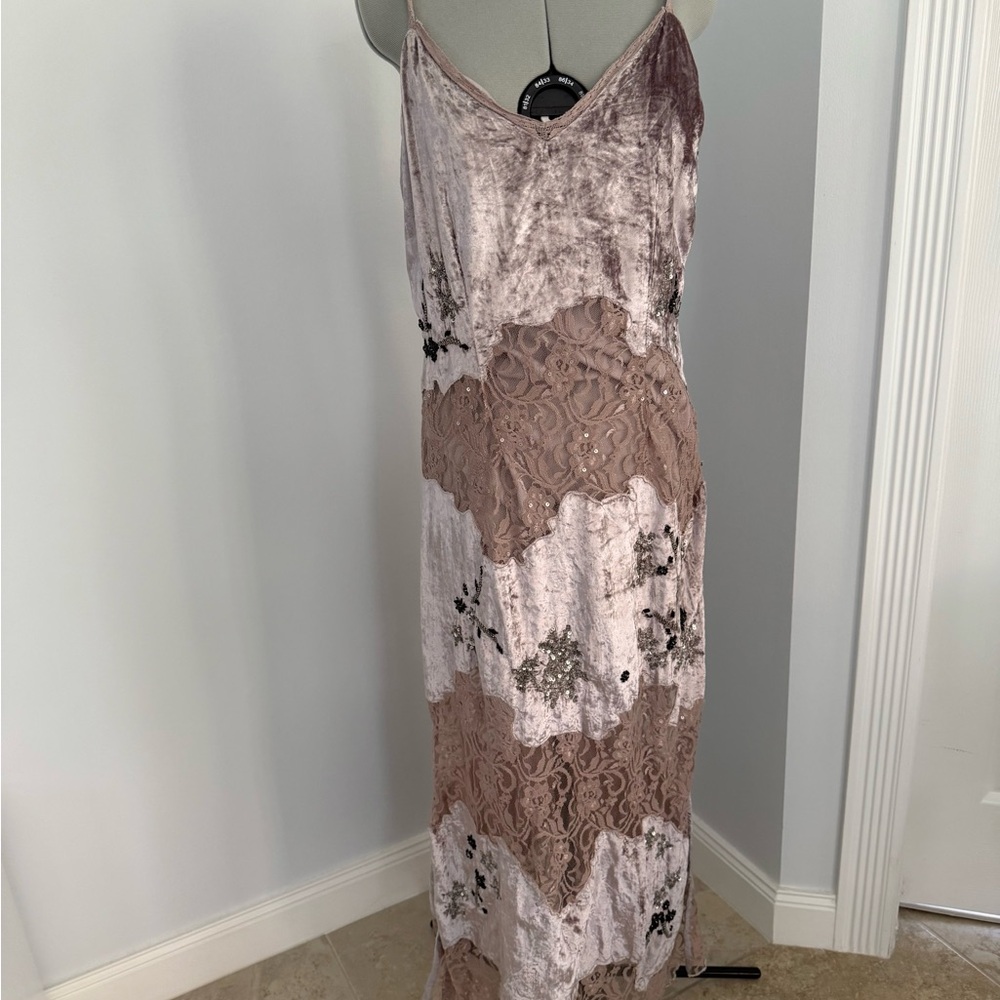 ANTHROPOLOGIE Let Me Be DARK TAN  Velvet Lace Beads Lace Slip Dress SIZE SMALL - Picture 2 of 10